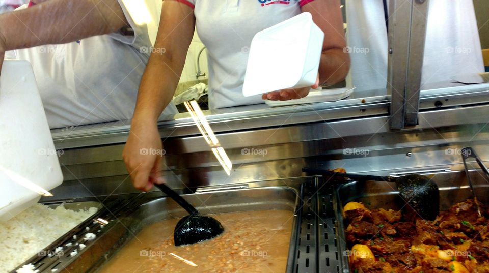 Almoço em restaurante, Self Service.