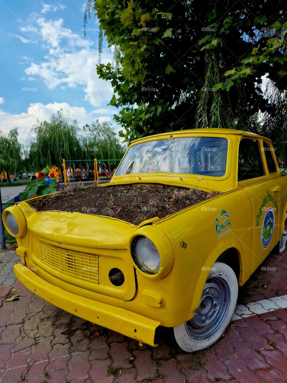 Trabant Vintage Yellow
