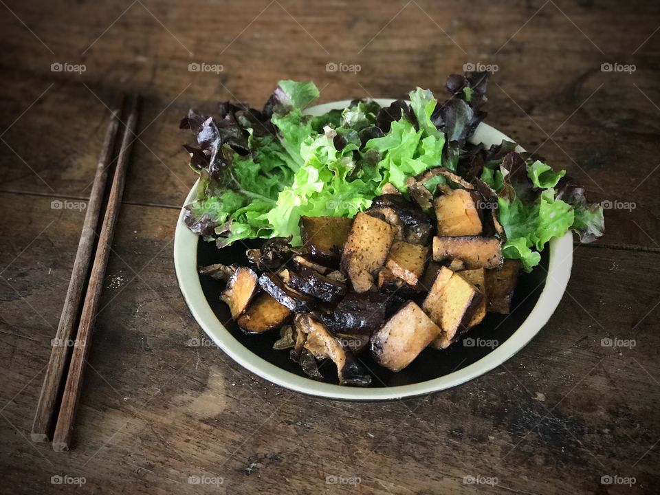 Stir-fried tofu and shiitake mushrooms