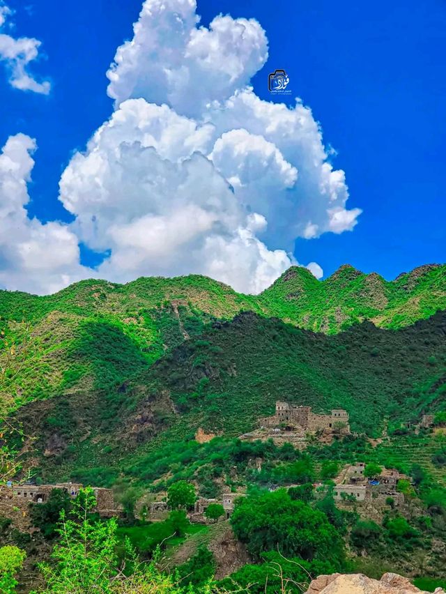 Glory be to God, the beautiful natural scenery, and there is no place more wonderful than it, it is Happy Yemen, gentlemen