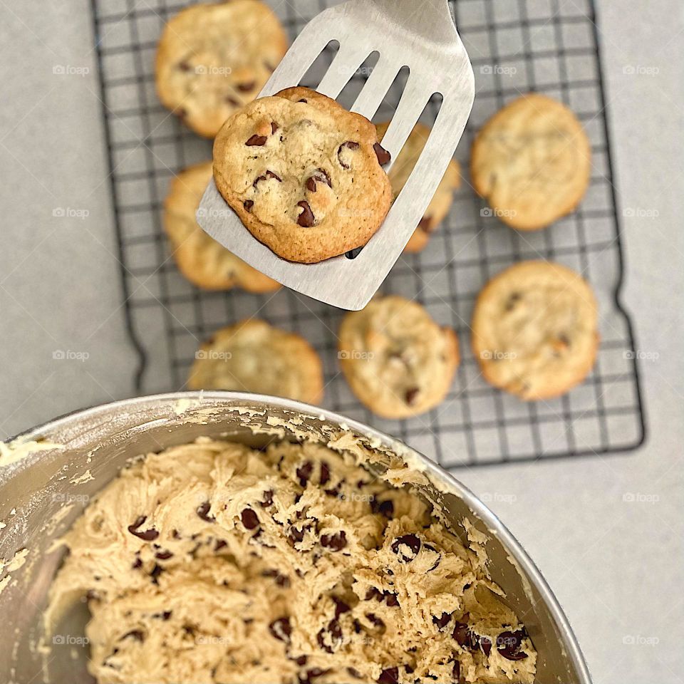 Nestle Toll House chocolate chip cookies, hot and fresh cookies out of the oven, making cookies at home, homemade chocolate chip cookies, delicious chocolate chip cookies 