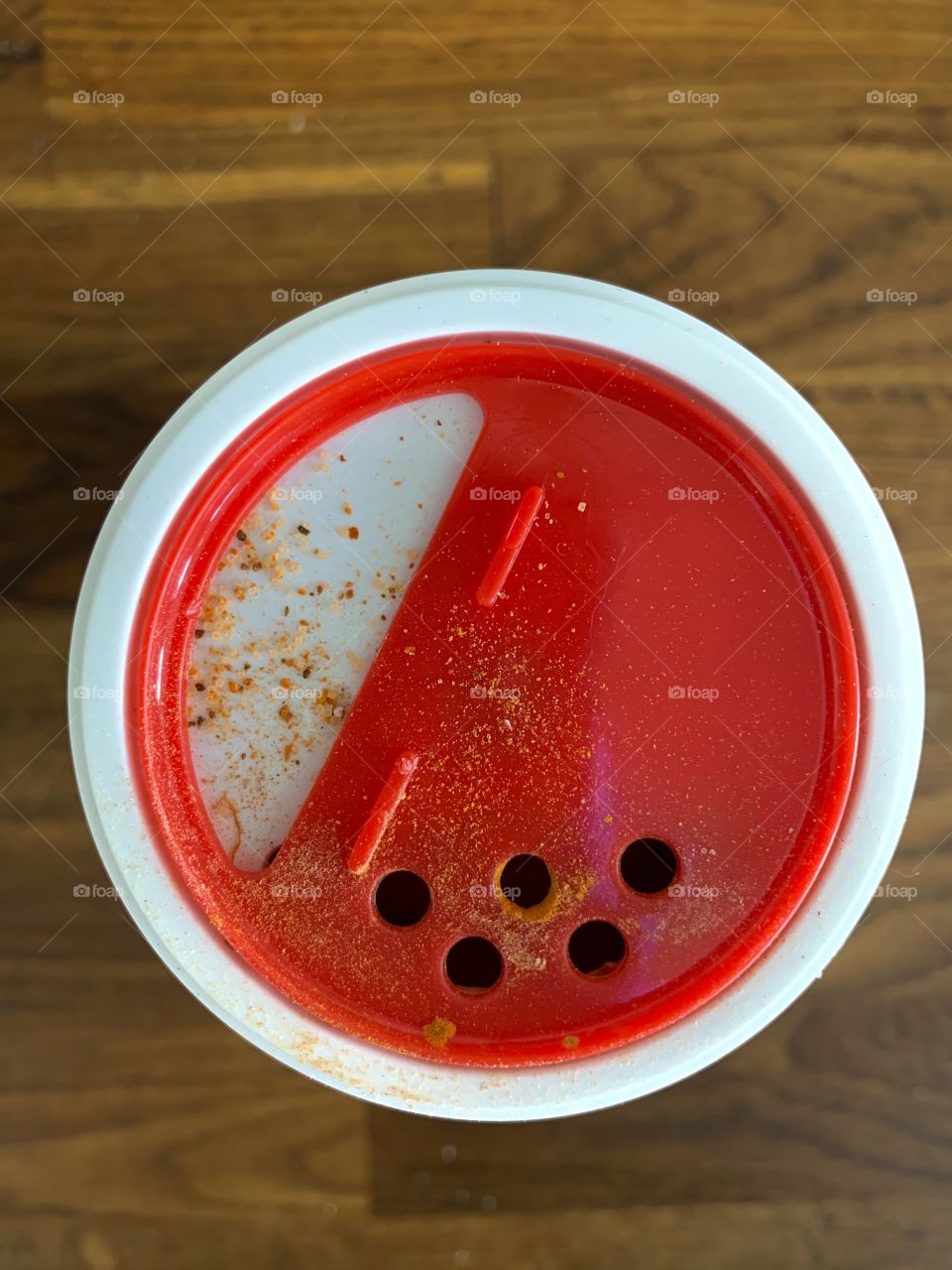 Seasoning shaker top seen from above