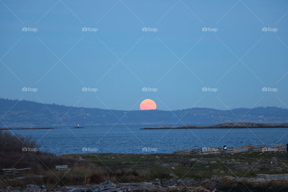 First full moon of 2018 rising above Pacific 