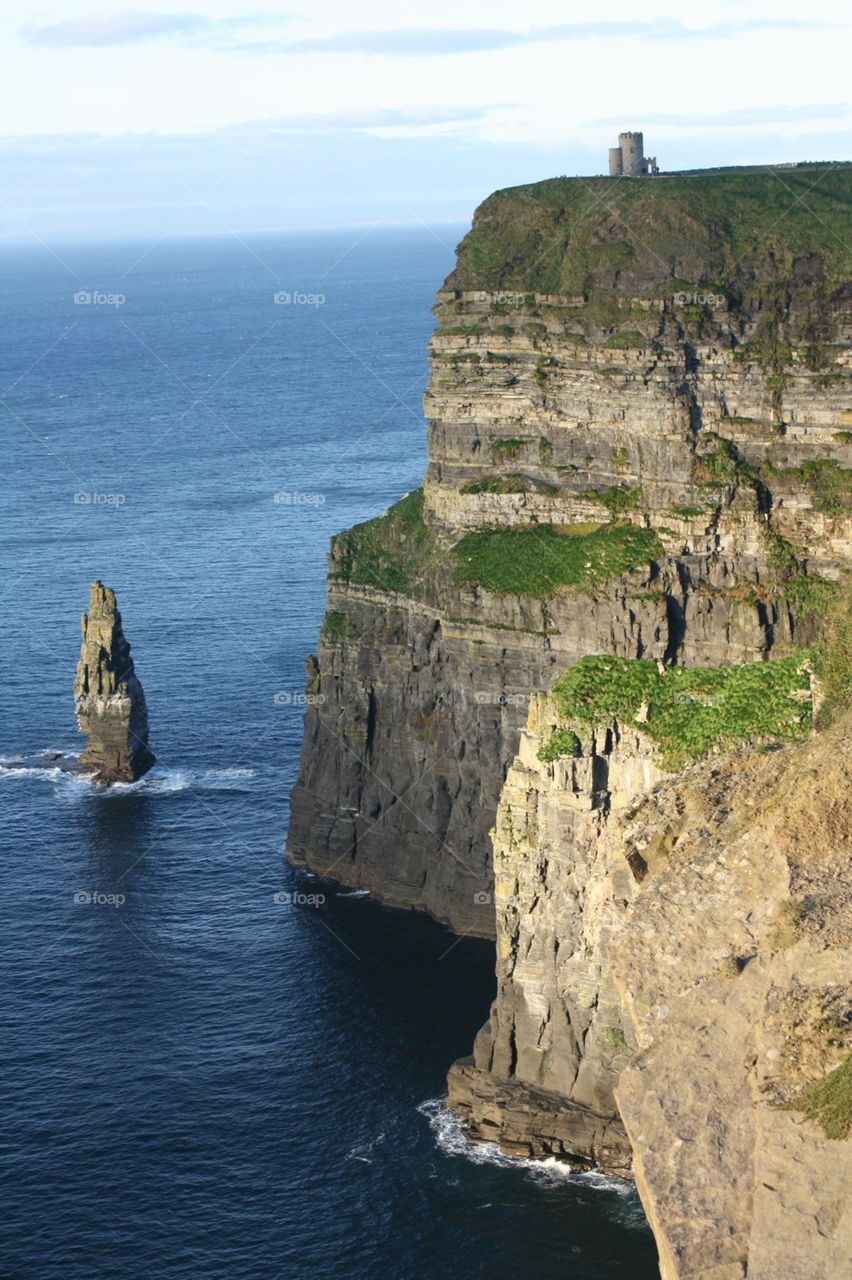 Beautiful cliffs jetting into the Atlantic Ocean at the Cliffs of Moher in Ireland.