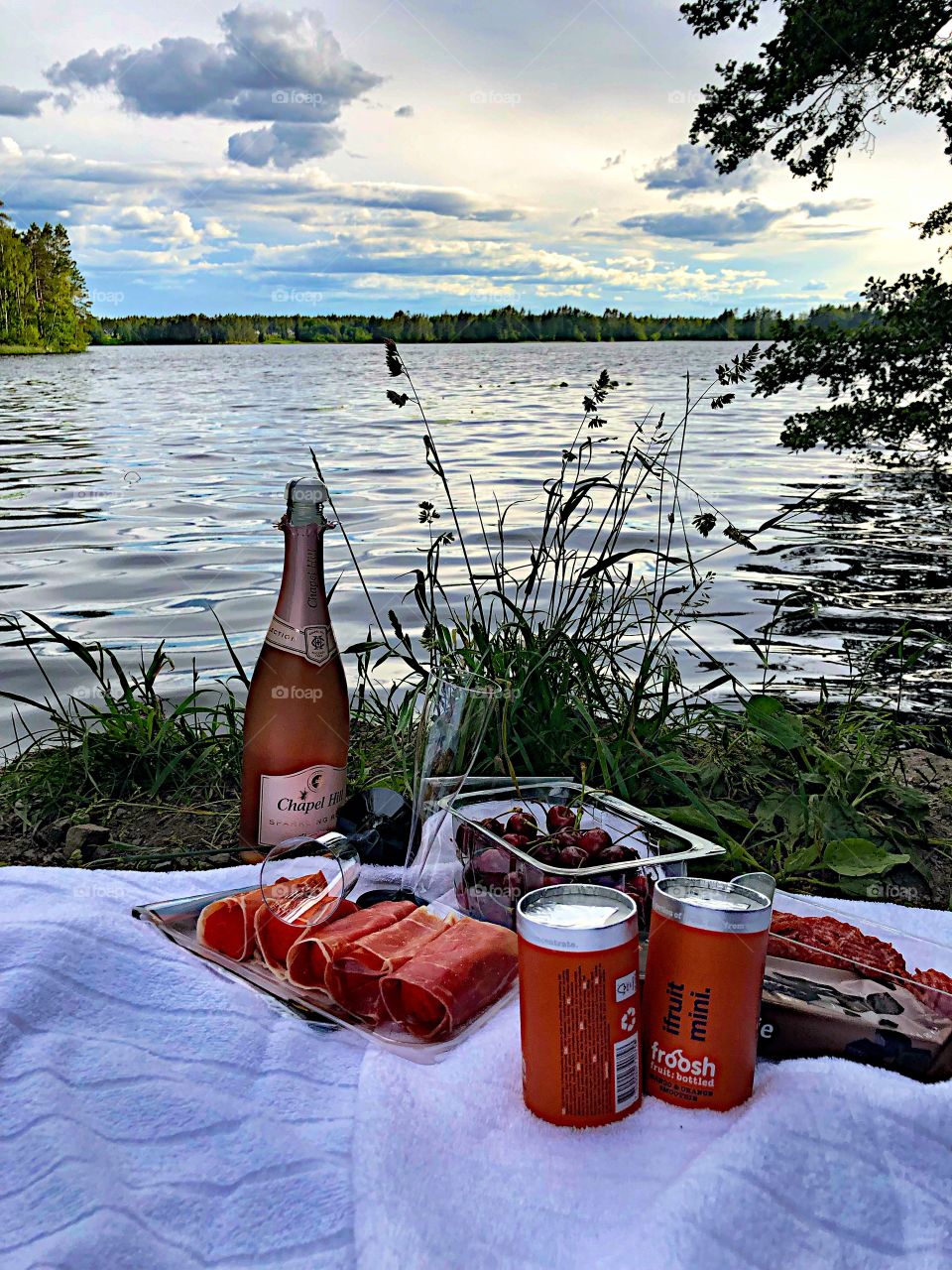 Romantic picnic outdoors! 