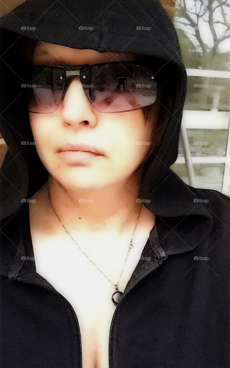 It’s selfie time.. Back in black because that’s just my style .. Attempting to pull of a hoodie shot