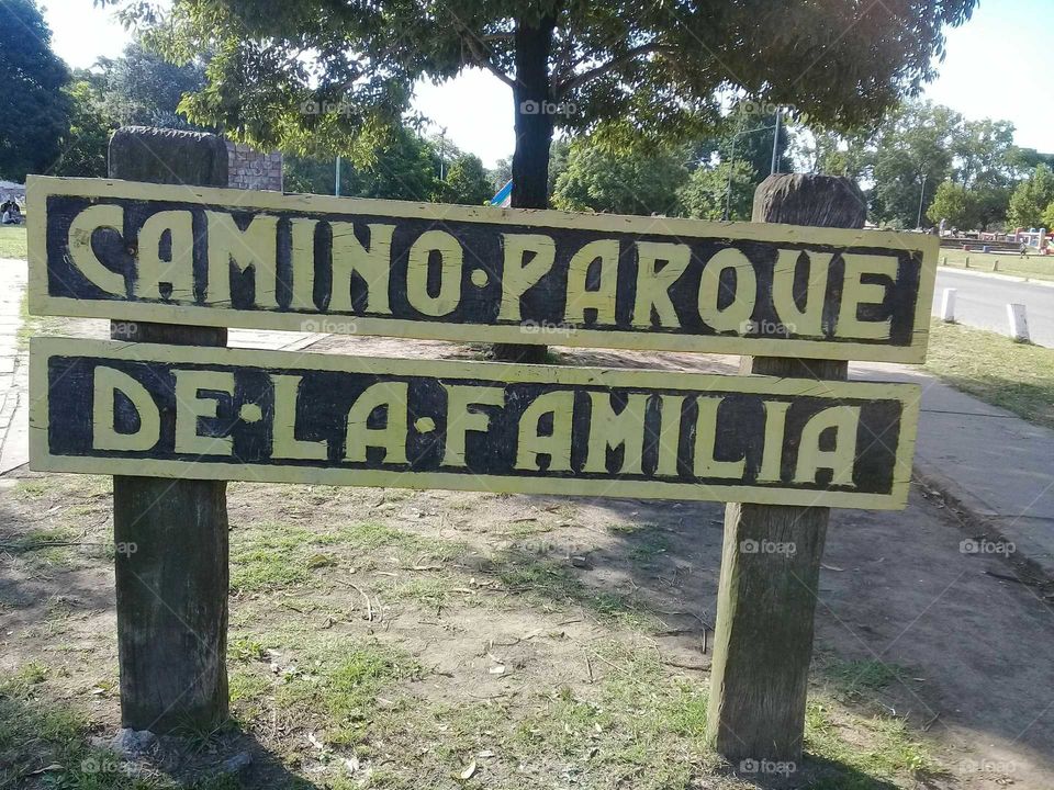 cartel de entrada de un parque familiar de recreación. Ciudad de Moreno, provincia de Buenos Aires.
