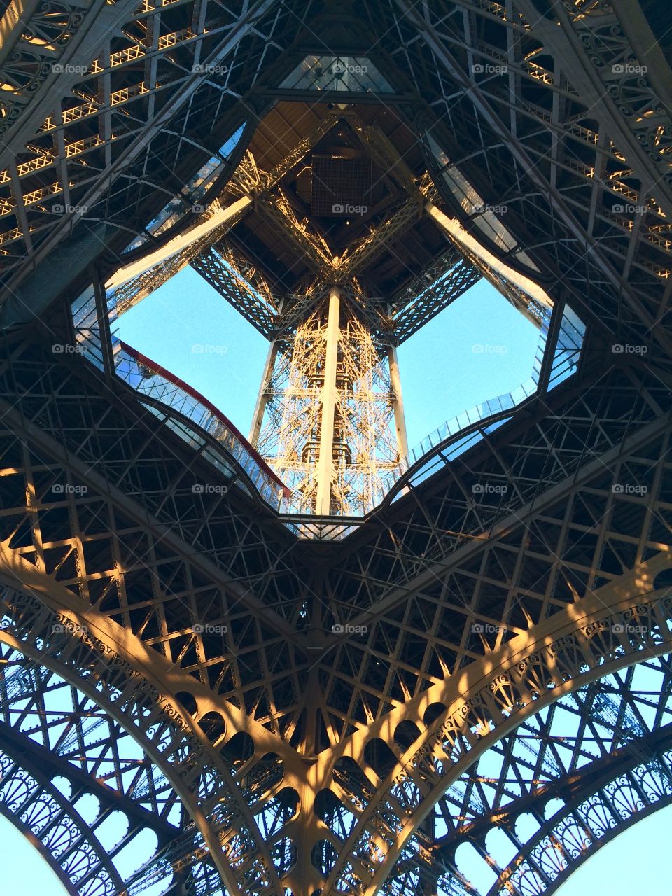 Tour Eiffel . Looking up!