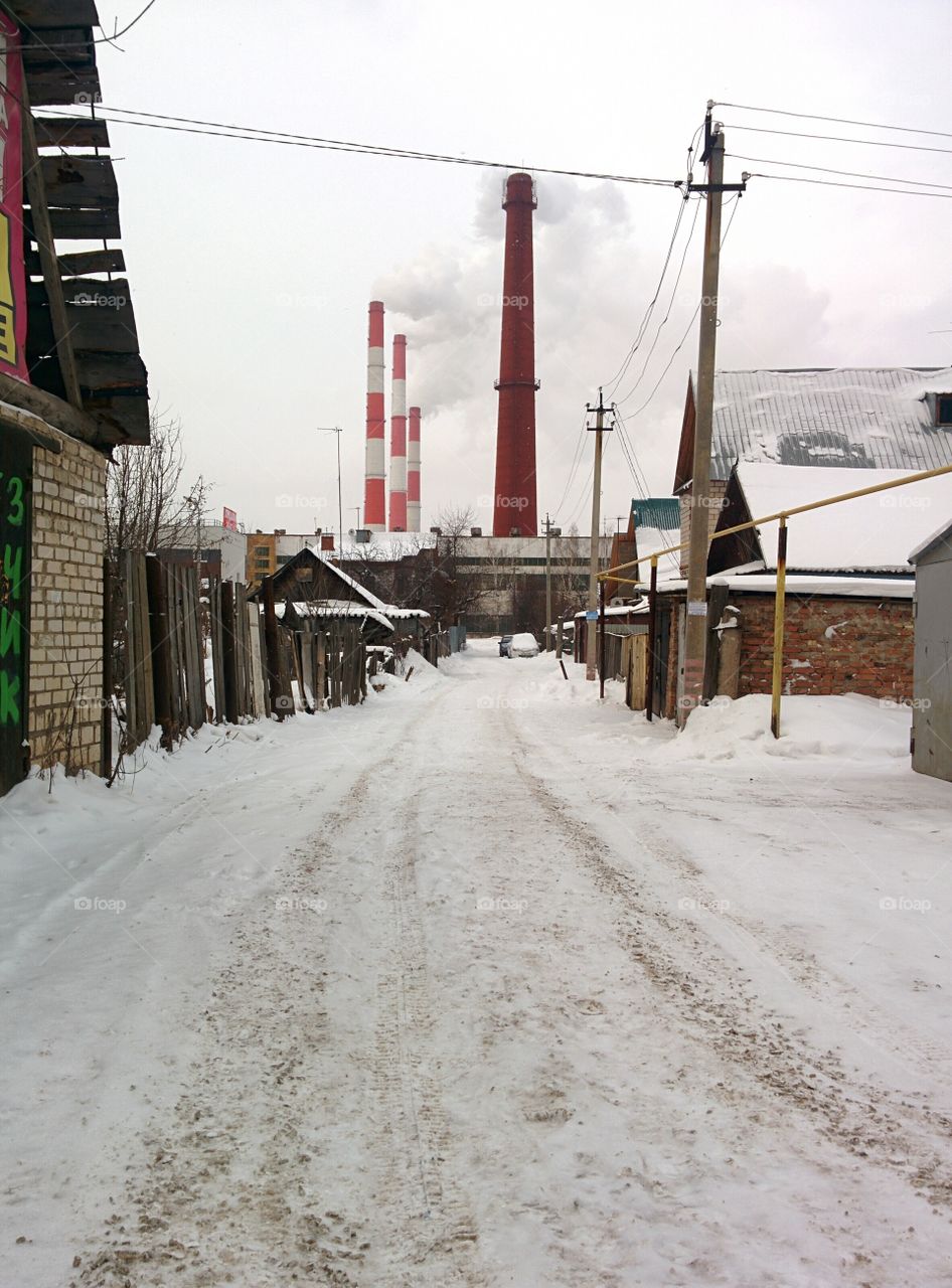 The road to the smoking chimneys
