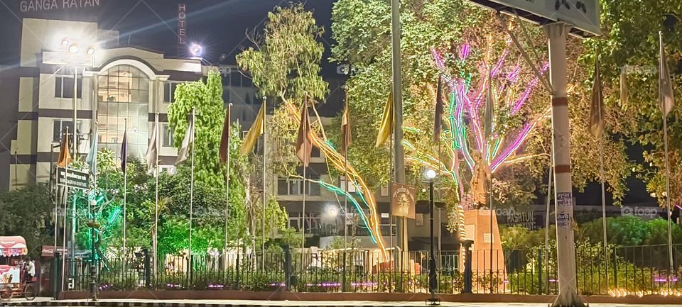 lighting on the tree 🎄🎄