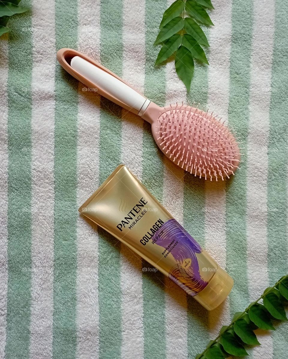 Conditioner and comb