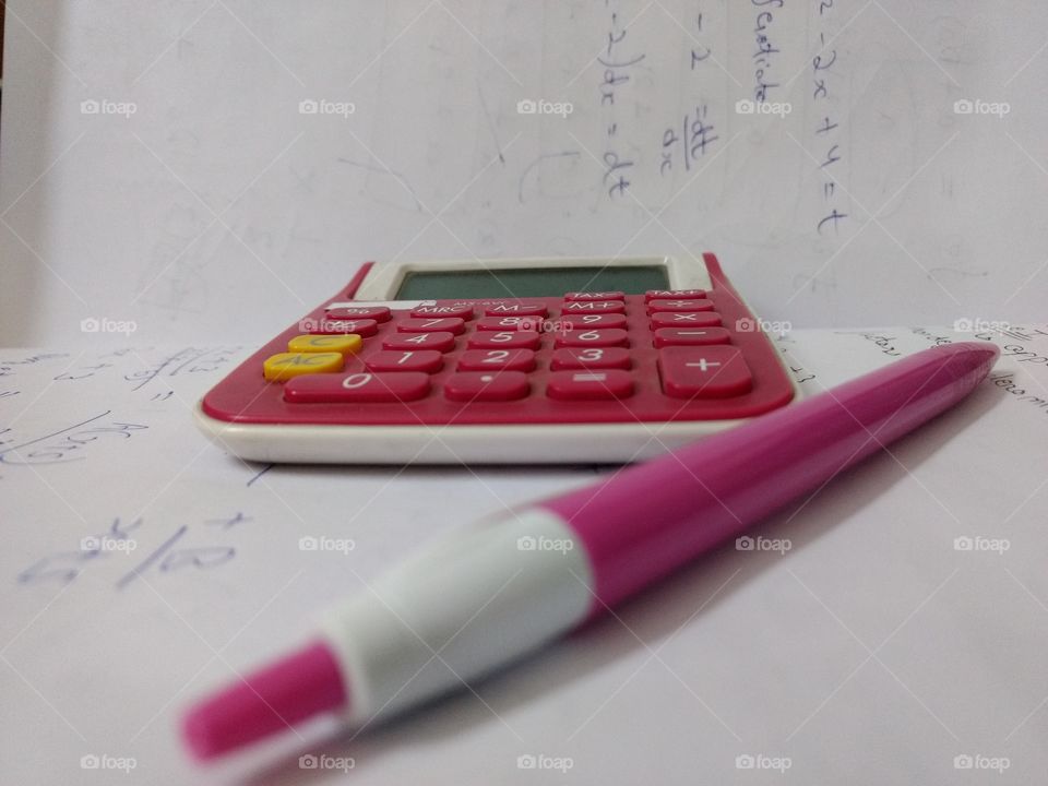 pink pen and cal