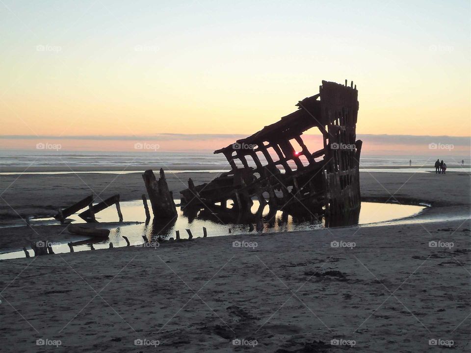Peter Iredale shipwreck during a coastal sunset