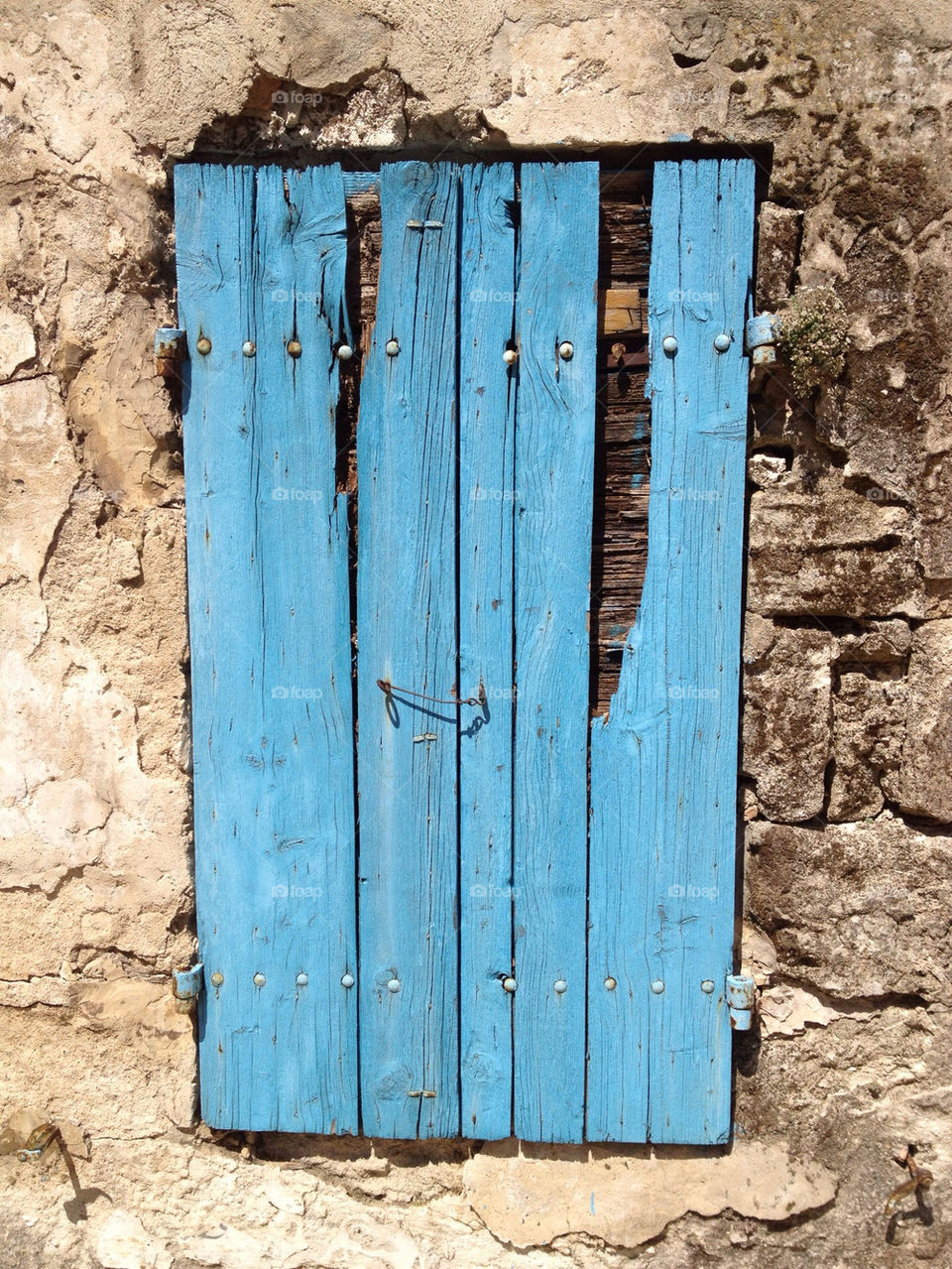 blue wall windows door by pejanut