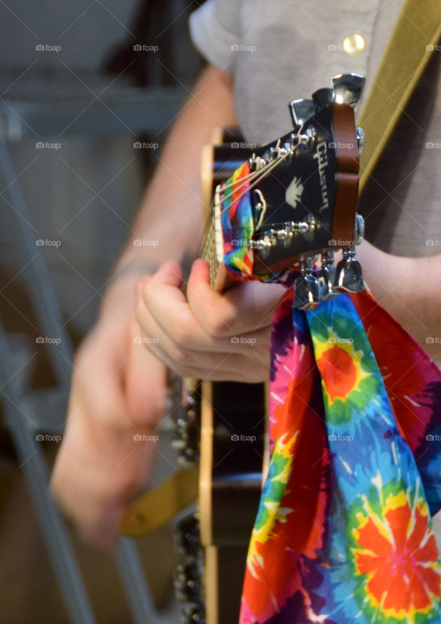 Working hands, playing guitar