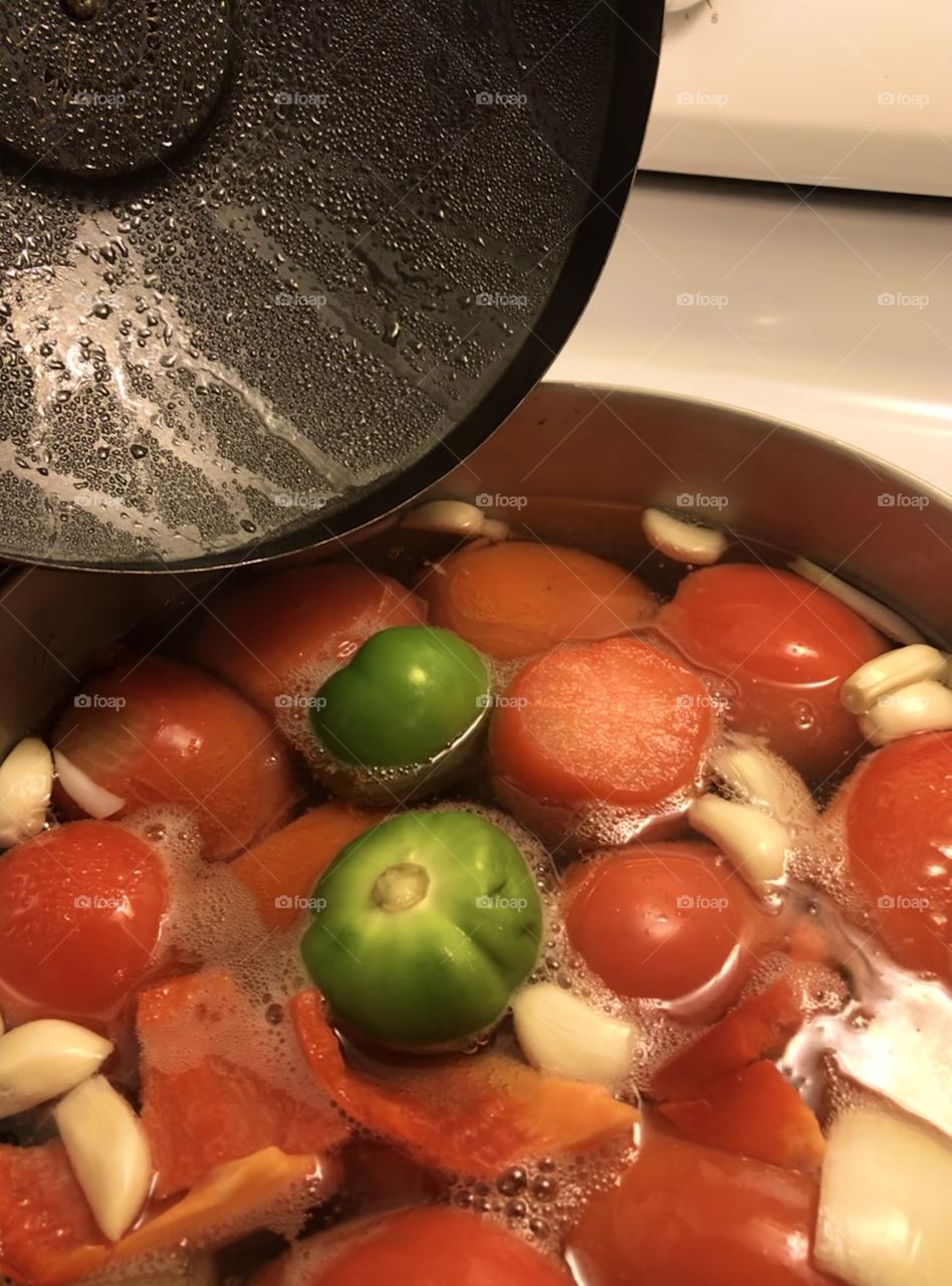Making homemade tomato sauce