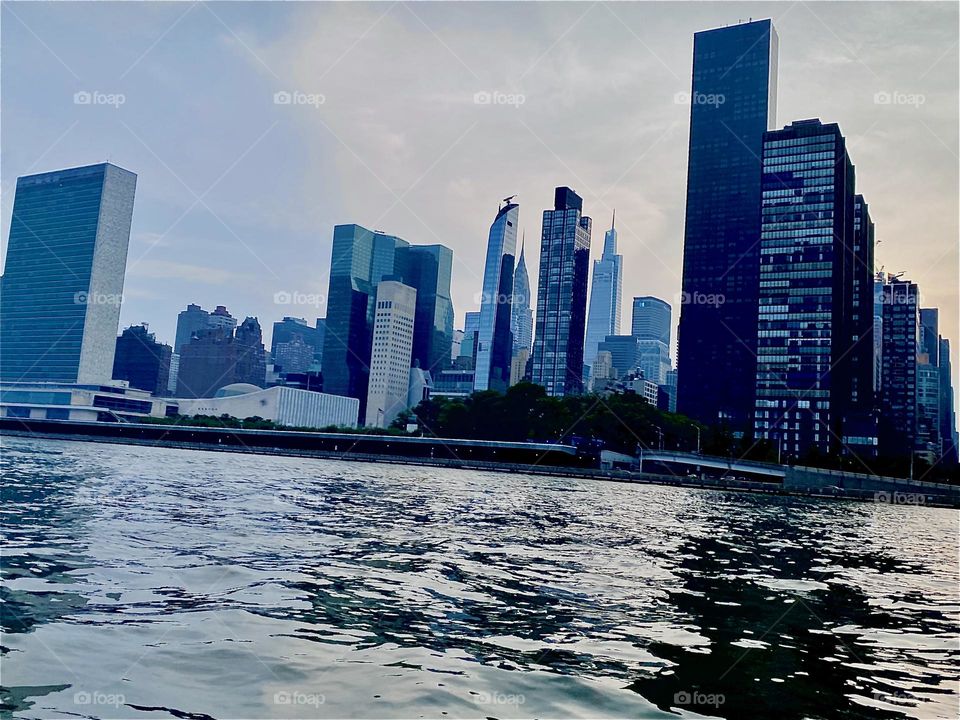 This is the last part of the maiden voyage of our new sailboat that we had just purchased in „Mamaroneck“ that day. The currents of the „East River“ were running against us and the journey took at least three times as long. 2023. Hypnotic Productions