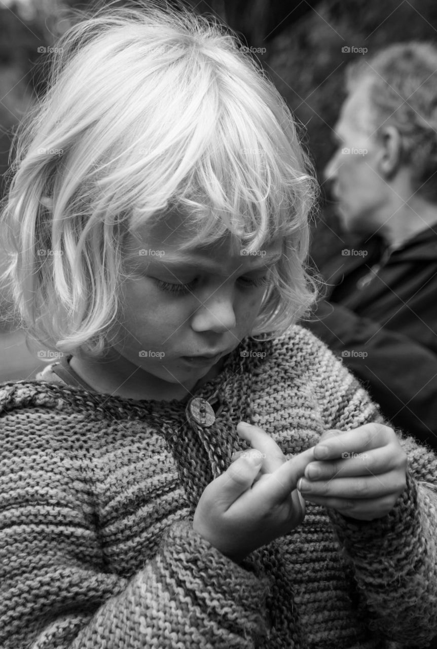 Swedish little boy who got something in his finger