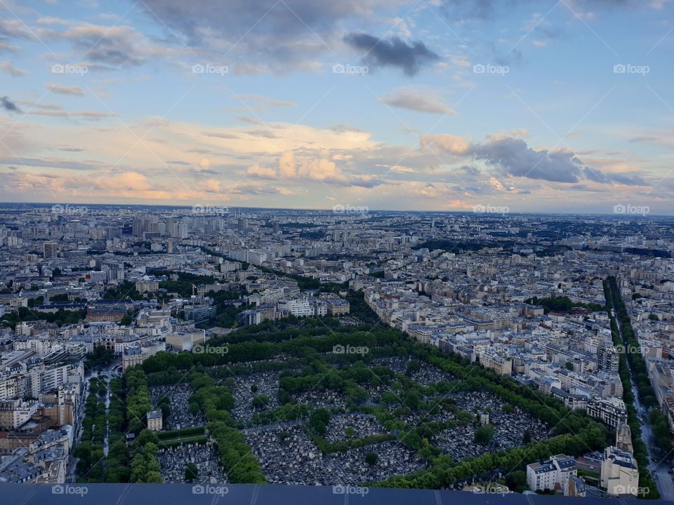 Blick über Paris mit Friedhof von Montparnasse Frankreich