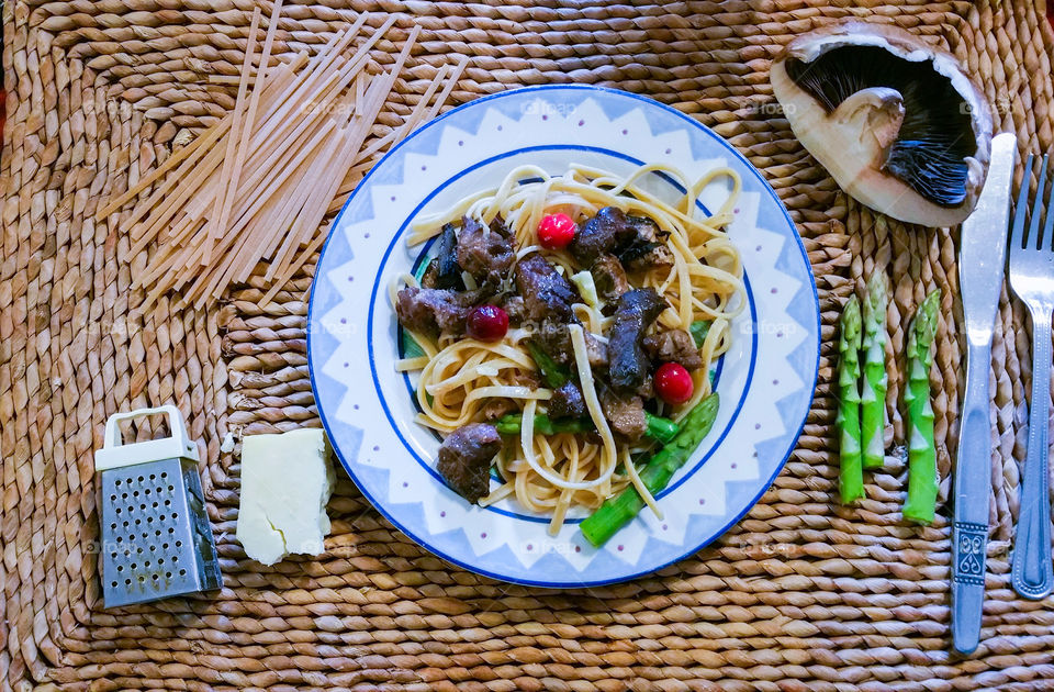 Pasta with mushrooms and asparagus
