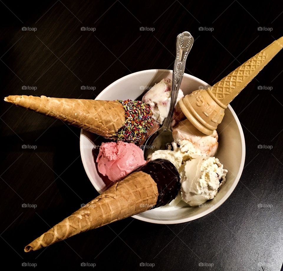 Ice Cream With Cones, Scoops Of Ice Cream, Delicious Desserts 