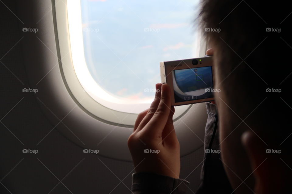 Taking picture from an aeroplane