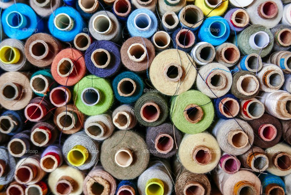Full frame photo of stacked sewing threads