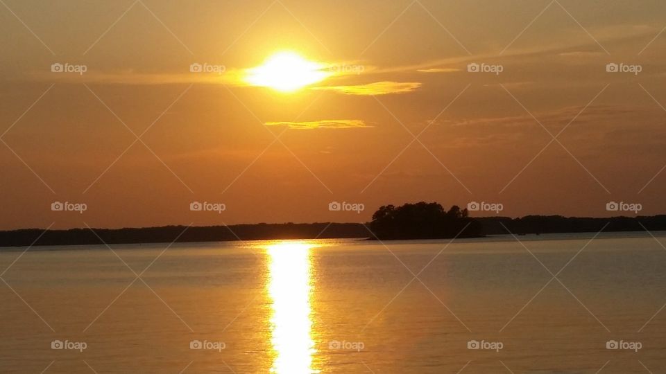 Beautiful sunset over lake Hartwell from the South Carolina side