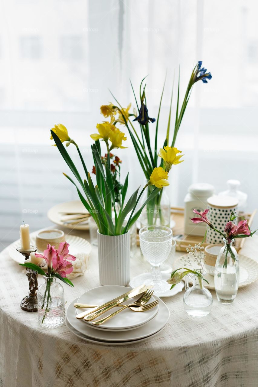 Daffodil flowers with elegent table setting