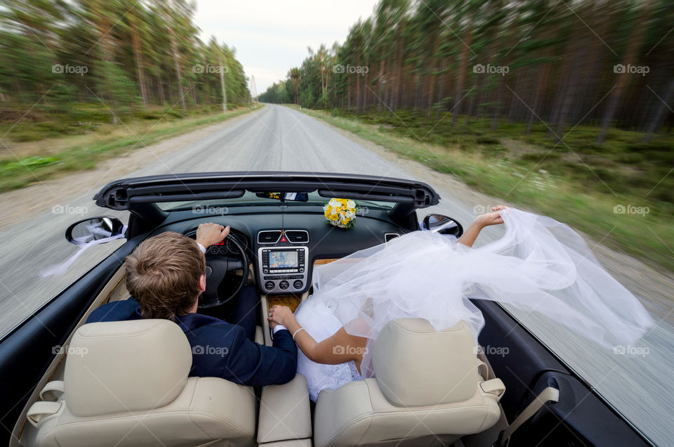 The bride and groom drive with cabriolet