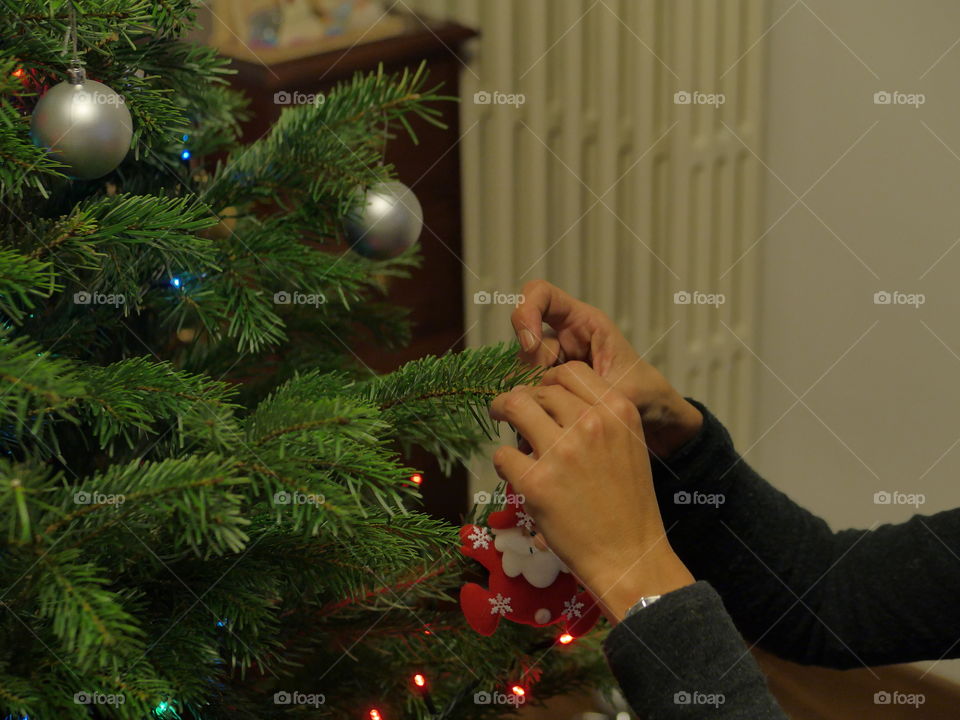 winter tree hands decoration