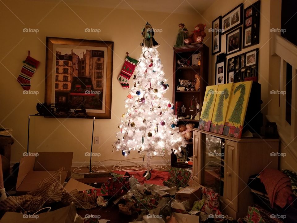 white Christmas tree setting