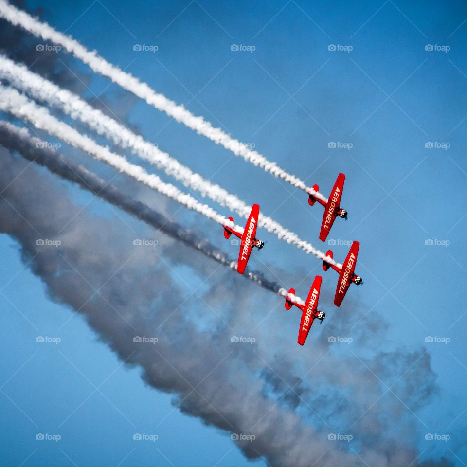 Acrobatic flyers . Aeroshell team at the Sun N Fun fly in 