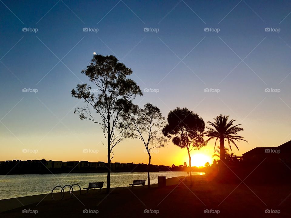 Sunset around the lake 