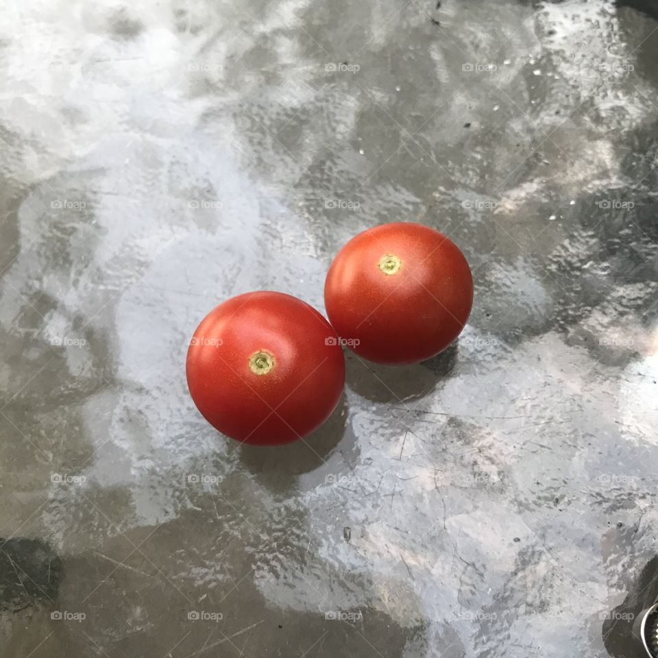2 cherry tomatoes 