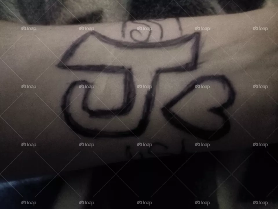 J 💟