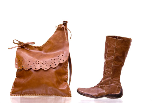 Woman handbag and boots