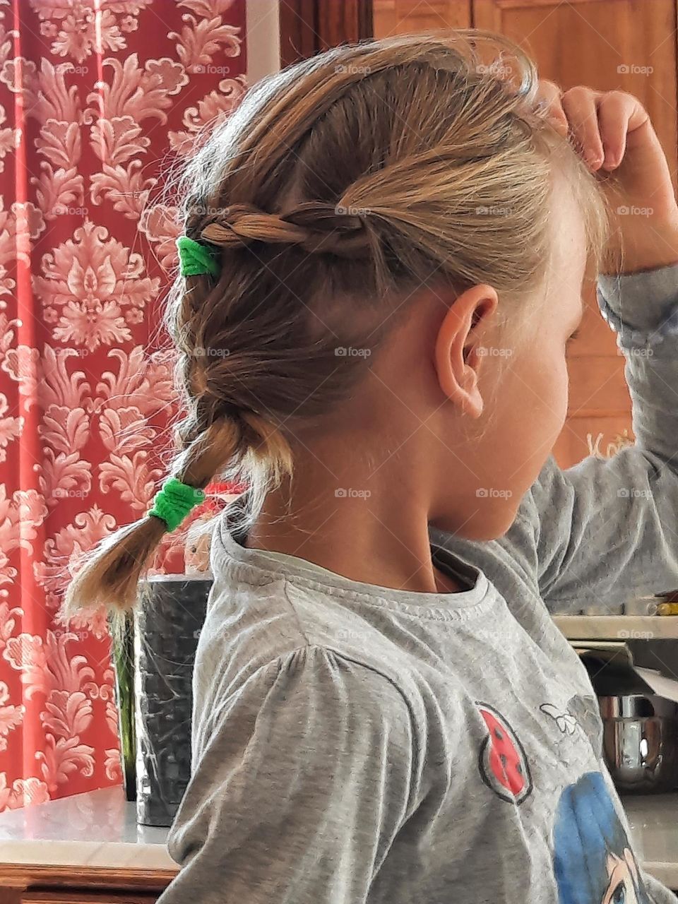 litlle girl styling her hair