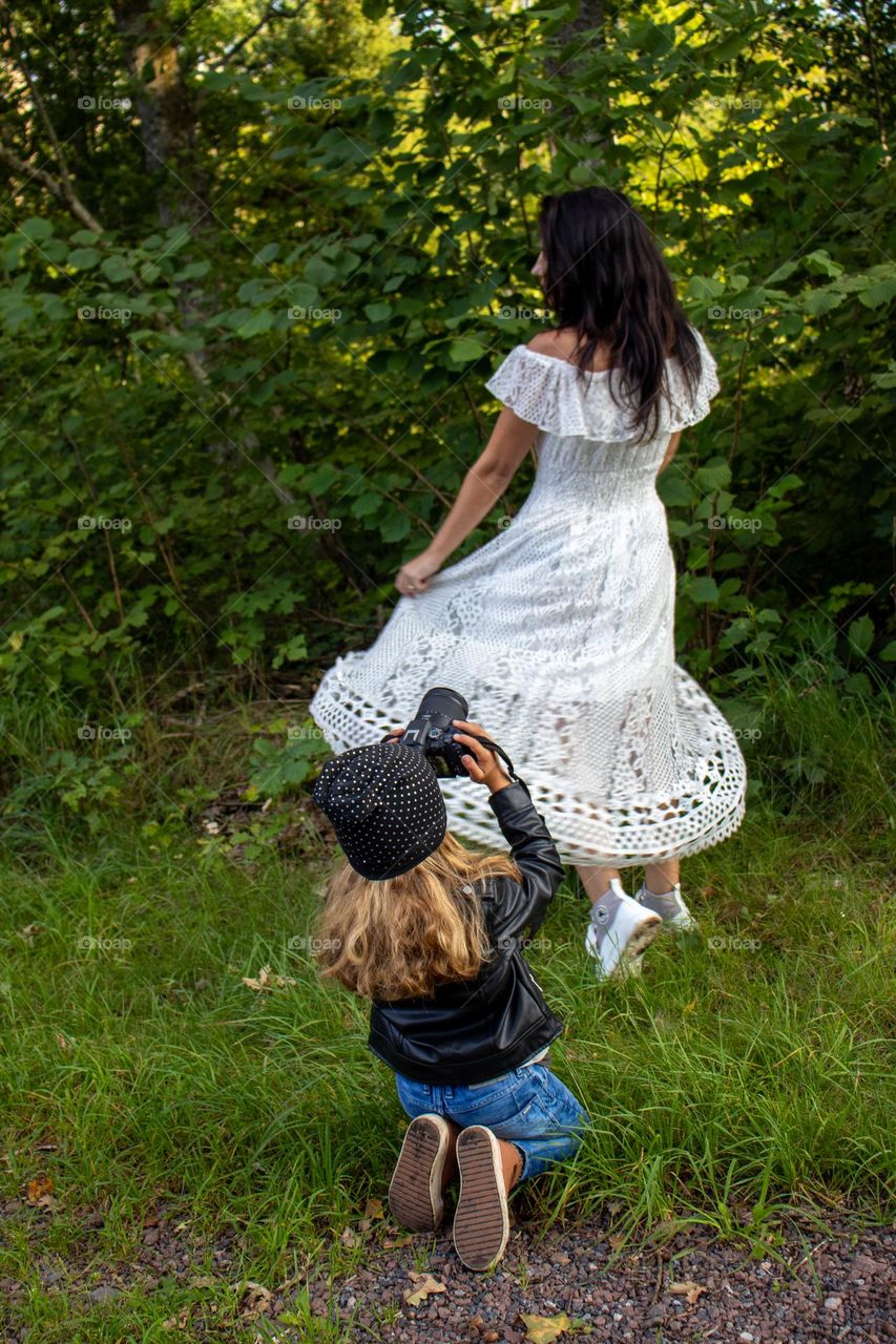 A happy newwed mom dance around while she waiting for hubby, in the meen time her little daughter,