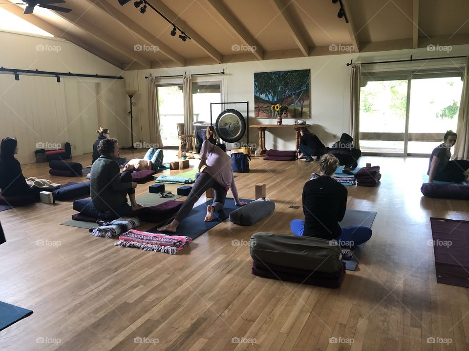 Yoga class with sound healing 