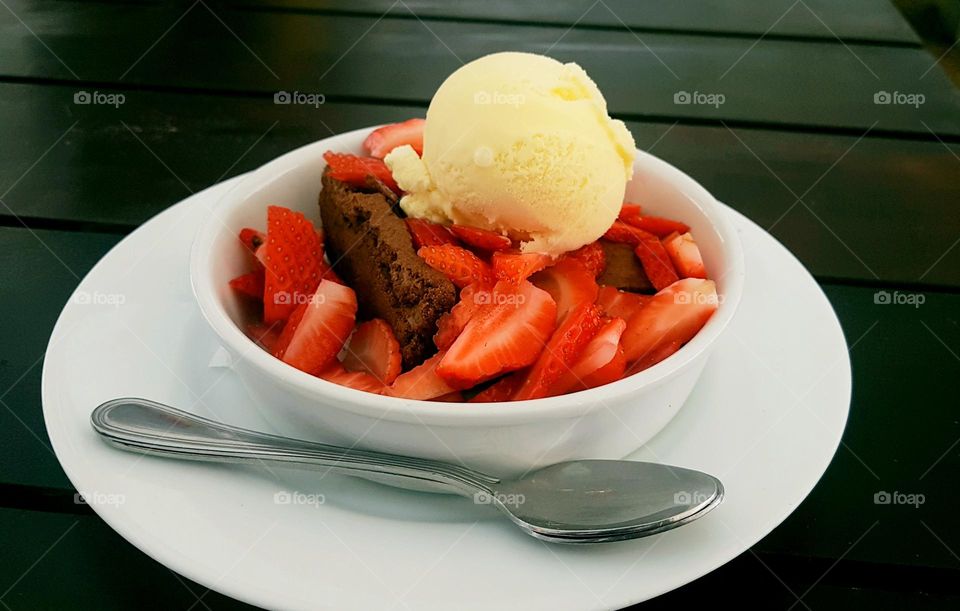 chocolate brownie with strawberries