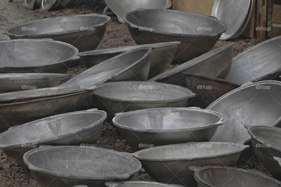 cauldrons at the Asian market lie in a row at random