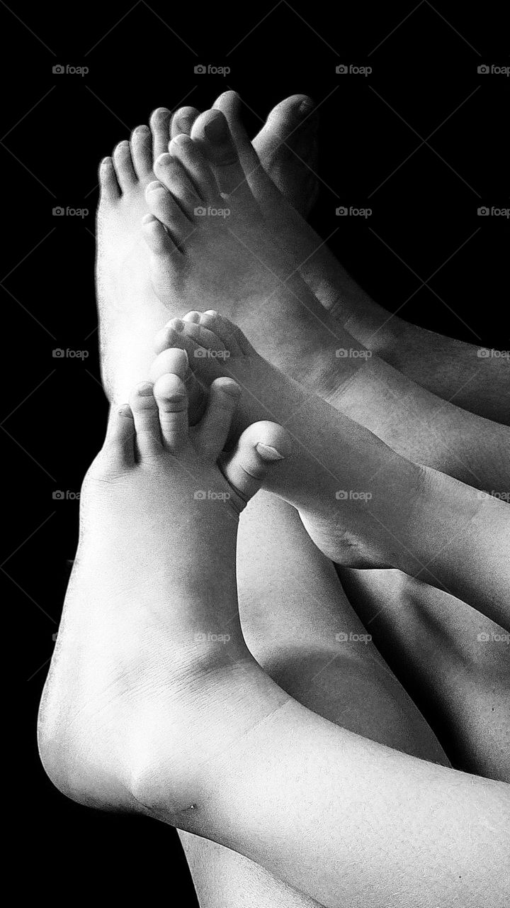 B&W photo with grainy effect of several feet together.