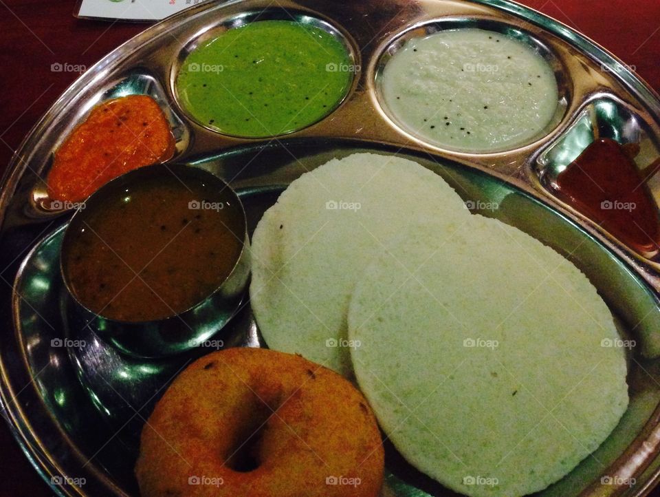 Authentic food 
South Indian 
Idli 
Menduvada 
Colorful chutneys 