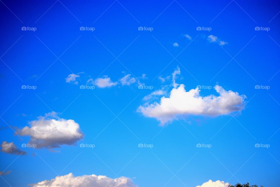 bule sky , cloudy sky