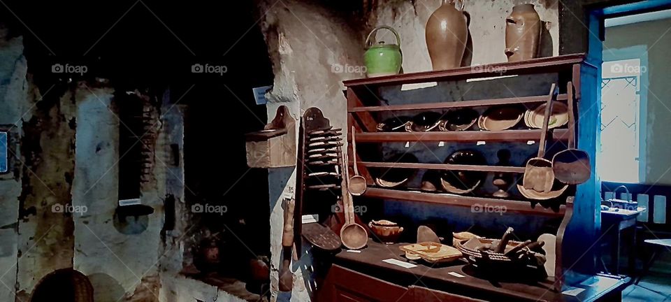 This is a view inside a kitchen from the 19th century, the shelves and tabletops are no doubt authentic, perhaps also the inventory. This is fascinating stuff !!! 2022. Hypnosis Productions
