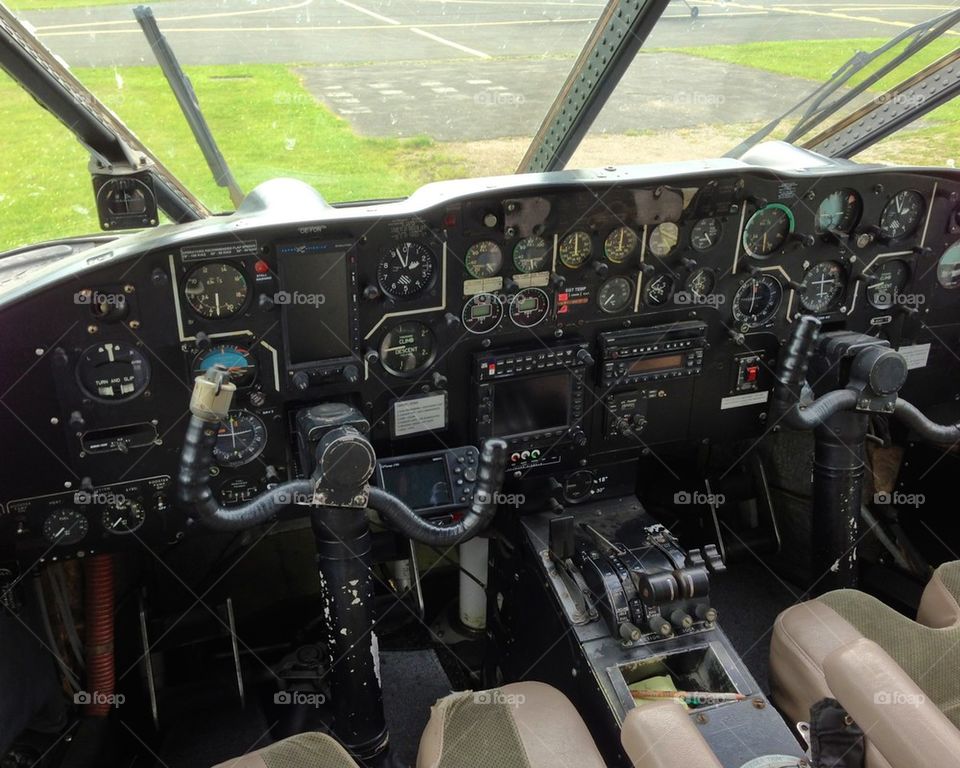 Cockpit of a Short skyvan