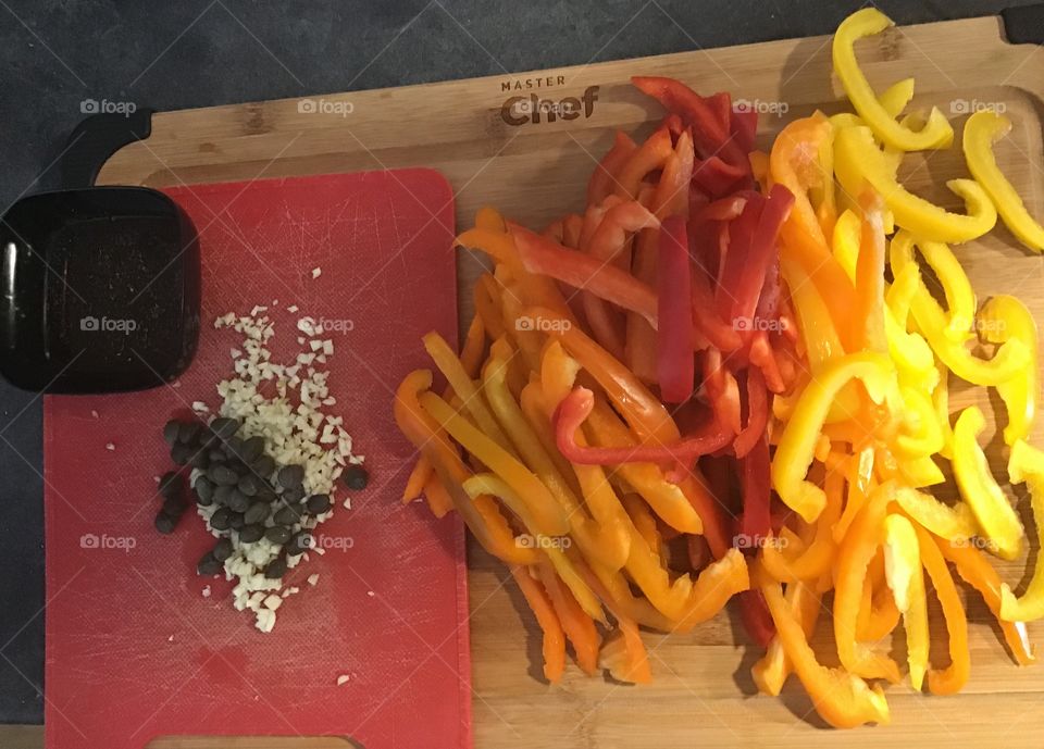 Cooking bell peppers with capers and vinegar