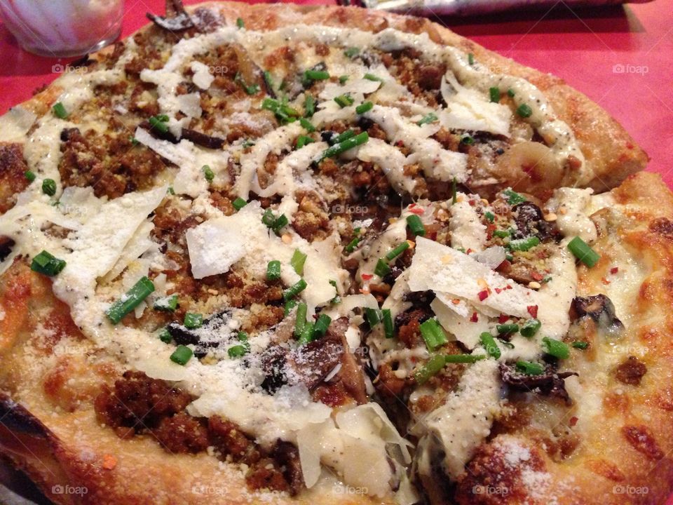 Sausage Pizza with White Sauce