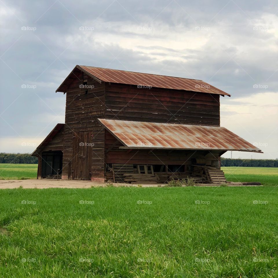 red barn on a cloudy day